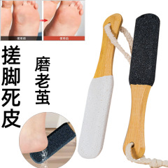 楠竹は砂やすりをかけて死んだ皮をむいて足を磨いて足を磨いて足を磨いて足の後ろの足の裏やすりの繭の足のツールを剃ります。