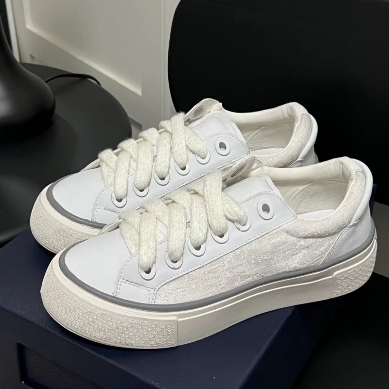 2024 neue trendige Paarschuhe in Übergröße, vielseitige runde Zehenpartie, farbblockierte dicke Sohle, sportliche weiße Freizeitschuhe_voghion.com