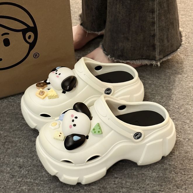 Zapatos con agujeros para mujer verano 2025 nuevo estilo de suela gruesa que pisa mierda, sandalias de uso exterior de hombre pequeño, sandalias de playa de fondo suave antideslizantes