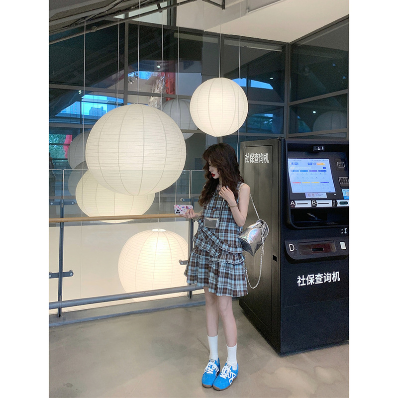 不規則なフリルチェック柄ベストドレス女性のための 2025 夏の新デザインニッチルーズベビードールドレス|undefined