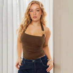 ヨーロッパとアメリカのクロスボーダーINSスタイルの女性のアマゾン夏の新しい無地ホルターネックメタルリングデザイントップ