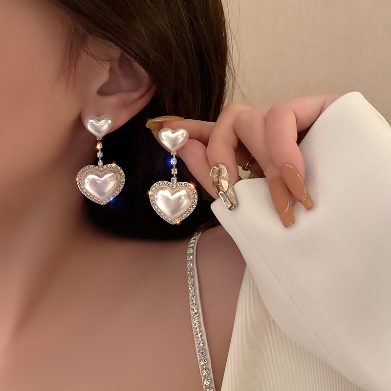 Fashion Heart-shaped Pearl Female Thin Alloy Earrings display picture 2