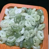 Hutian Yu Qinghai материал Ruiyi Lock Резьба изысканная и полная, трехмерная, без черного и без трещин, теплая и нежная