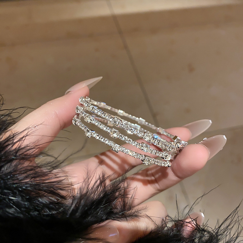 欧米のクロスボーダーにジルコンを入れて、ブレスレットを開けます。