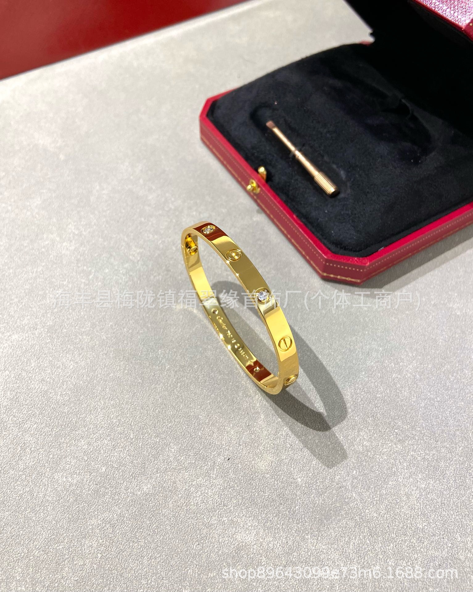 Gold color four diamonds---wide version