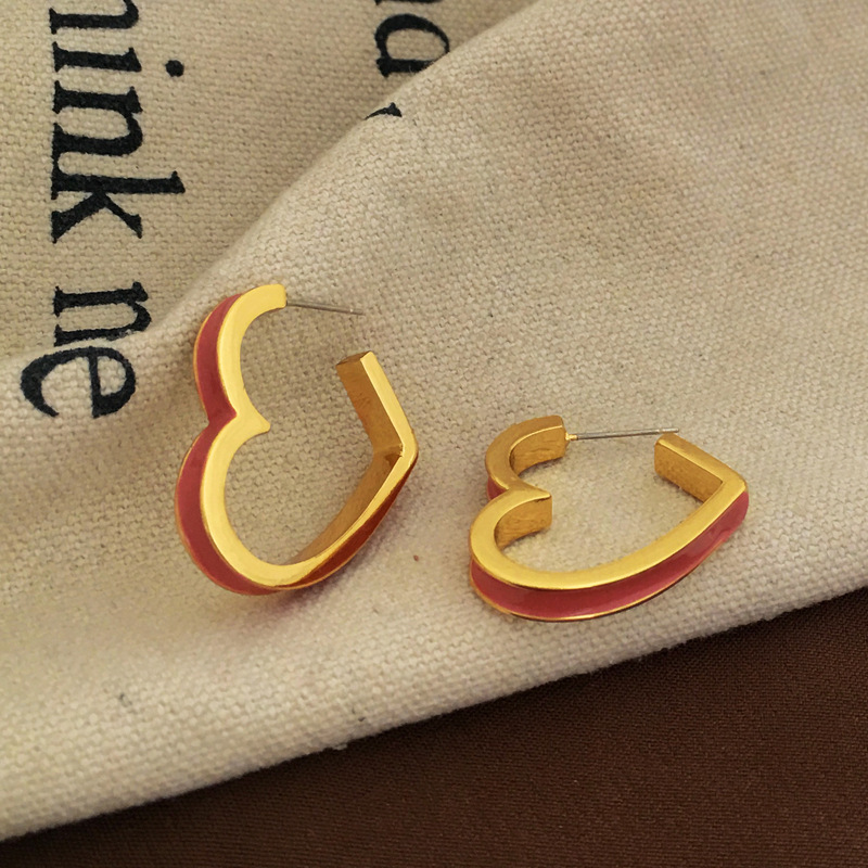 Sweet Heart Shape Copper Ear Studs Enamel Plating Copper Earrings display picture 1
