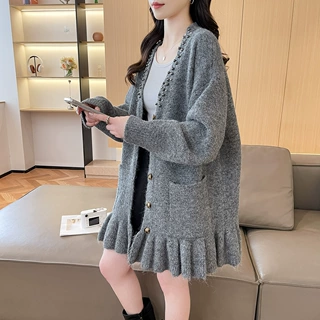 2026秋冬新款钉珠V领针织开衫女宽松显瘦鱼尾下摆毛衣外套慵懒风