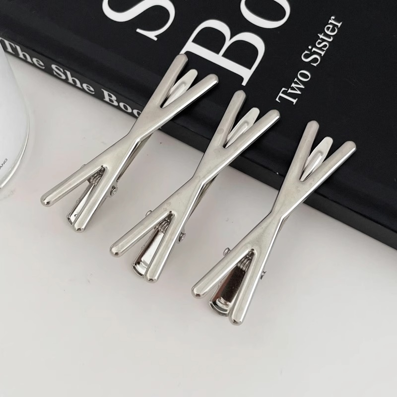 Fijación de cabello de metal fría plata en forma de clip de nariz de pato temperamento agujero estrellas clip de cabello frente lateral clip de cabello roto mujer