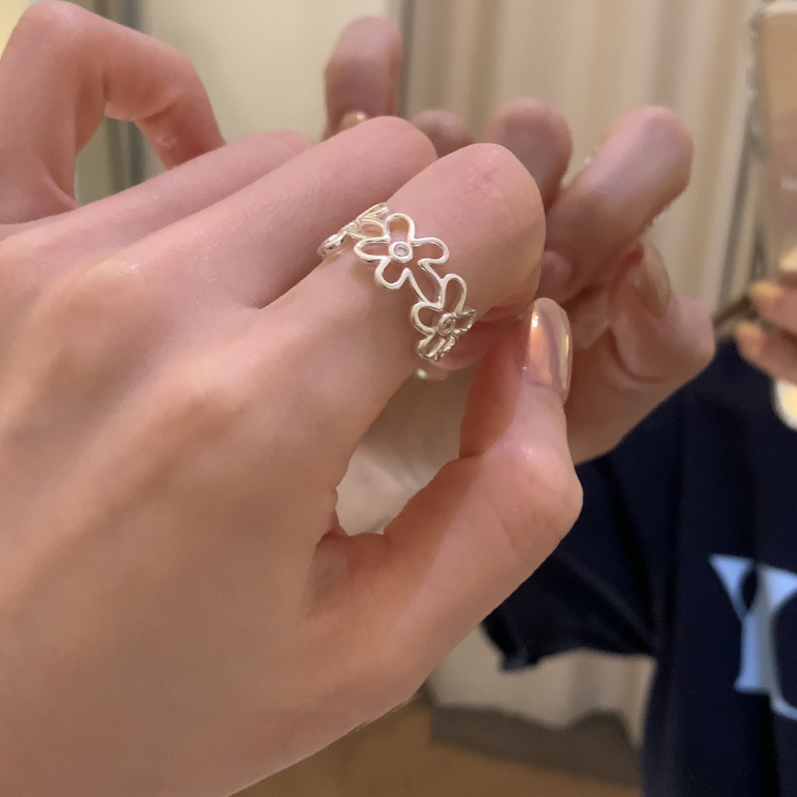 Minimalist Hollow Flower Ring For Women In Pure Silver Adjustable_voghion.com