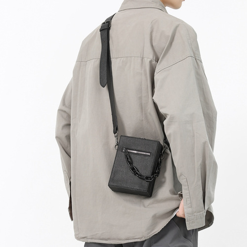 2024 New Box Bag Men's Chain Vertical Mobile Phone Bag Men's Light Luxury Trendy Brand Cigarette Box Bag Ins Messenger Bag Women