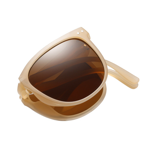Folding sunglasses with dark lenses, women's summer sun protection, tea-colored, polarized, UV protection, large face slimming, fashion trendsetter