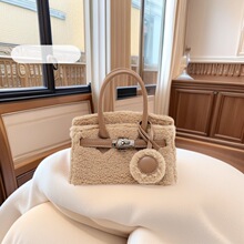 ���NŮ��  2026�¿�ëë��б�����Ůë�q�����ë�μ���������l