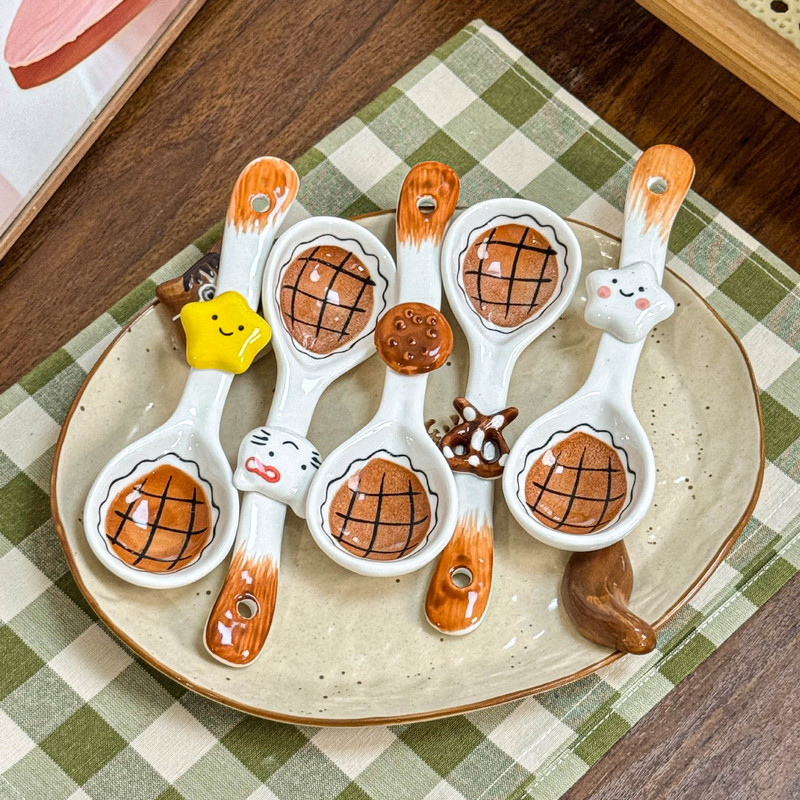 Cute Cartoon-Shaped Long-Handled Spoon, Beautiful Tableware, Hand-Painted Dessert Spoon, New Ceramic Food-Shaped Spoon, Souvenir Gift Cute Cartoon-Shaped Long-Handled Spoon, Beautiful Tableware, Hand-Painted Dessert Spoon, New Ceramic Food-Shaped Spoon, Souvenir Gift