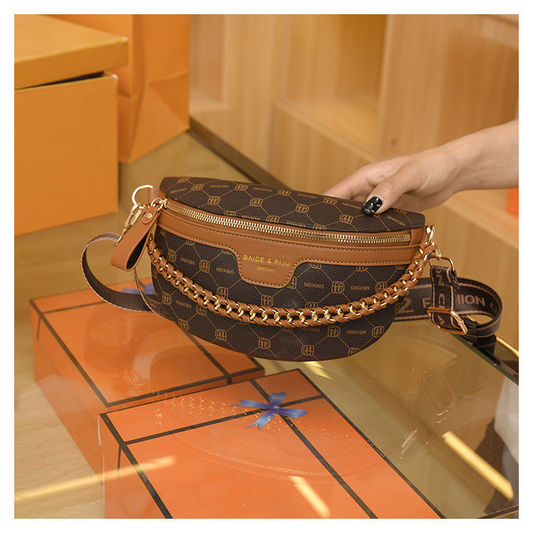 Borsello donna a tracolla alla moda con tracolla larga_voghion.com
