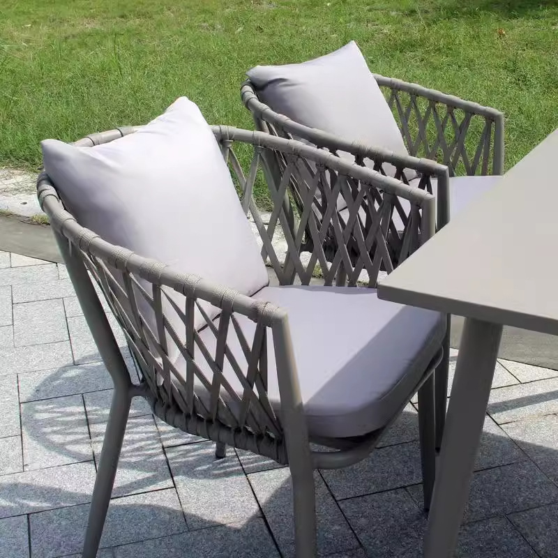 Mesa y silla al aire libre patio jardín impermeable solar balcón al aire libre silla de caña ocio villa al aire libre jardín mesa y silla de caña