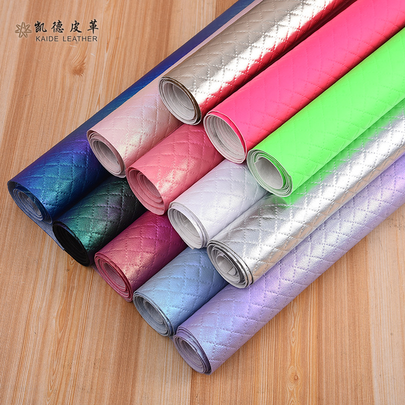 厂家直销PVC绣方格纹贴膜七彩皮革箱包化妆包笔记本饰品人造革