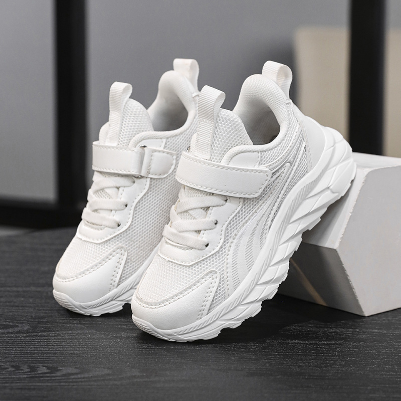 606 zapatos deportivos negros para niños primavera y otoño nuevos zapatos blancos de malla para niños zapatos para correr blancos para niñas al por mayor