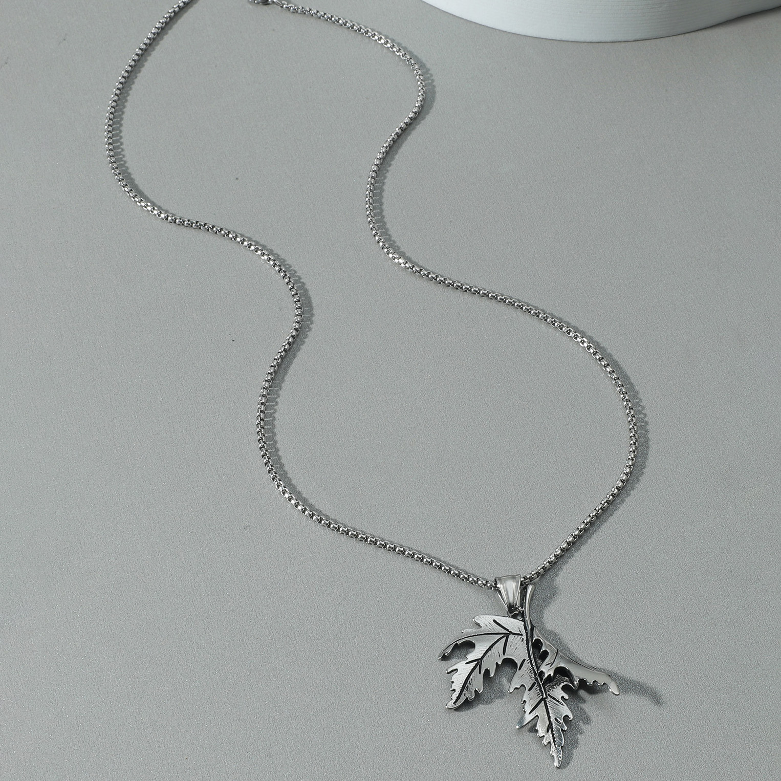 Stainless Steel Fold Maple Leaf Punk Style Necklace Wholesale Jewelry Nihaojewelry display picture 3