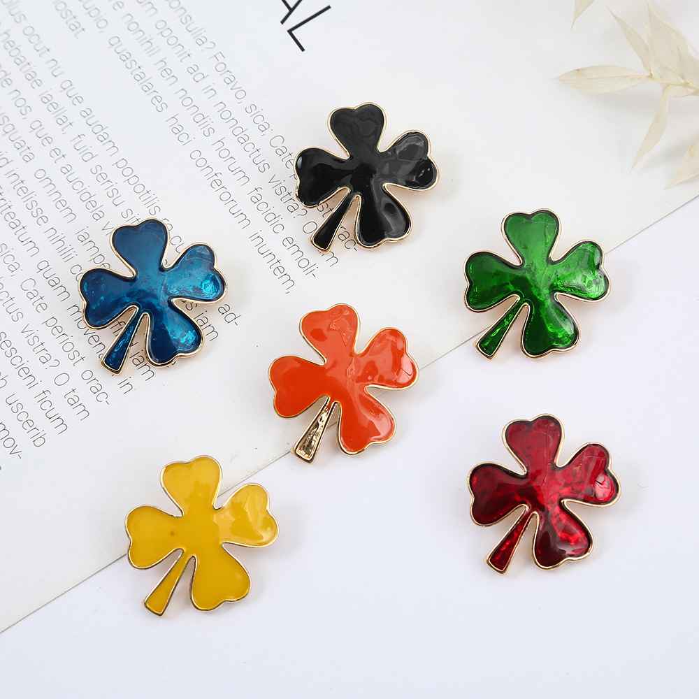 Japanese and Korean Style Color Mini Four-leaf Clover Metal Oil Drop Brooch Lucky Grass Simple High-grade Pin Women Anti-light Buckle
