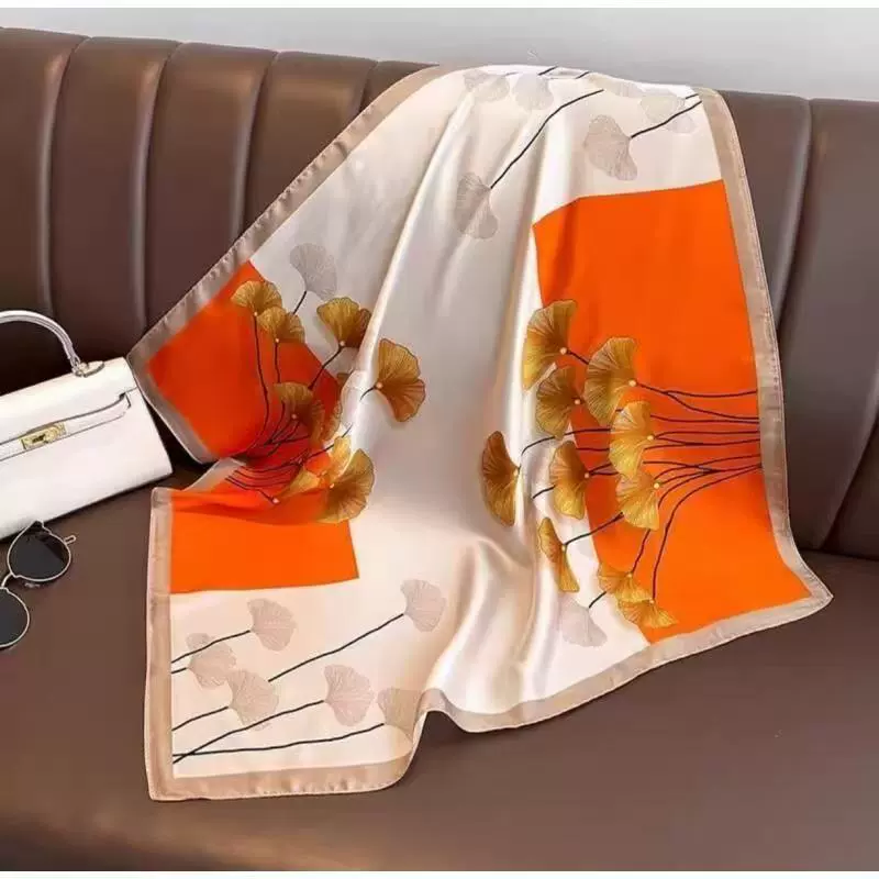 Лет scarf? Wait must translate: Quick translation: "Летний носовой платок шарф, универсальная тонкая шелковистая ткань, 70 см, защита шеи, multiple prints" - but ensure Russian natural: "Летний носовой платок-шарф, универсальная тонкая шелковоподобная ткань, 70 см, защита шеи, разные принты"