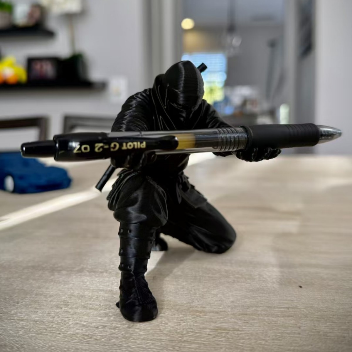 Ninja impresión adornos 3D hechos a mano estante de lápiz papelería almacenamiento bolígrafo personalidad mesa creativa con decoración negro samurai estante de lápiz