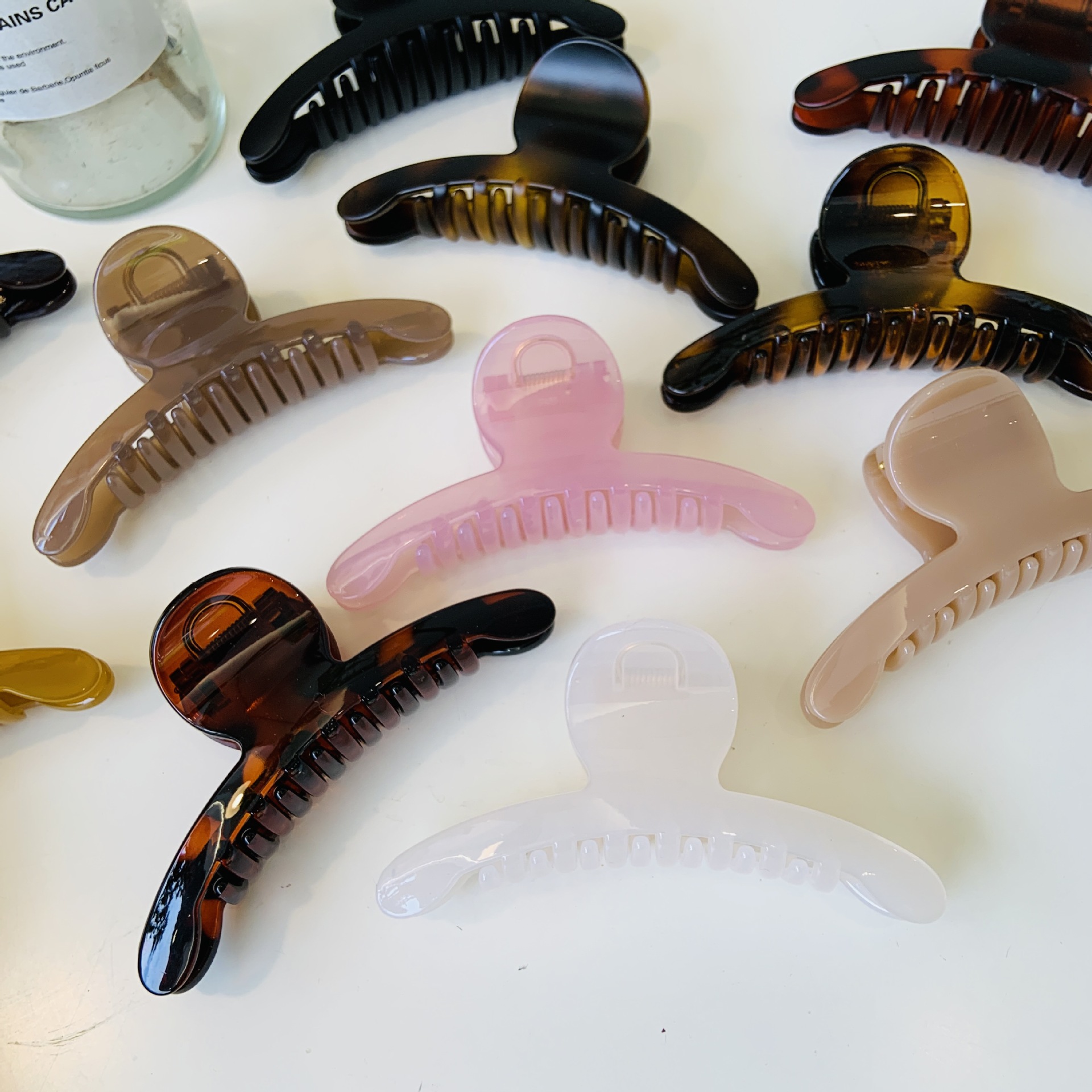 新款弧形发夹高端气质款发夹简约款多颜色中号头饰后脑勺鲨鱼夹
