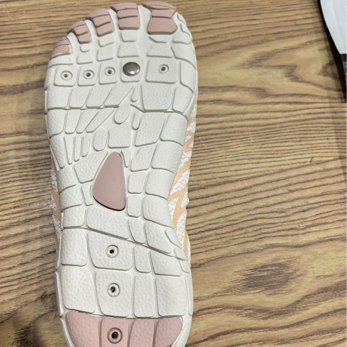 Nailed river tracing shoes for men, breathable anti-static water shoes for women, copper nails for beach swimming shoes, mountaineering shoes, copper nails can be customized
