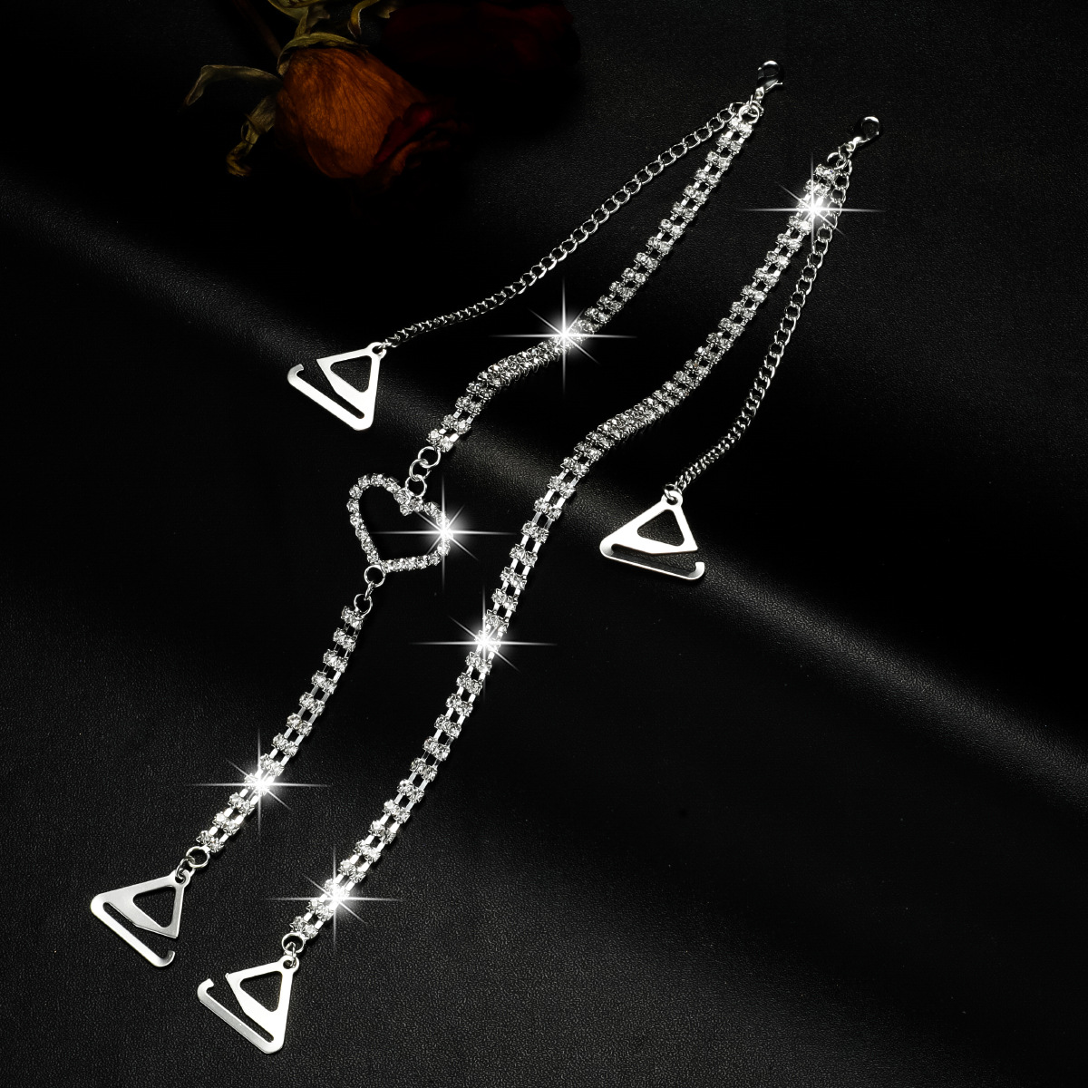 두 줄의 하트는 비대칭이다