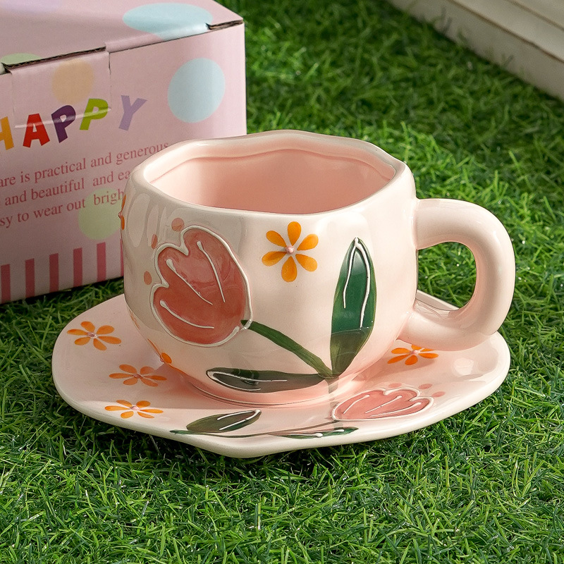 Hermoso conjunto de tazas de café y platos Regalos comerciales Irregulares tazas de desayuno transfronterizas de cerámica Pastoral pintada a mano esmaltada