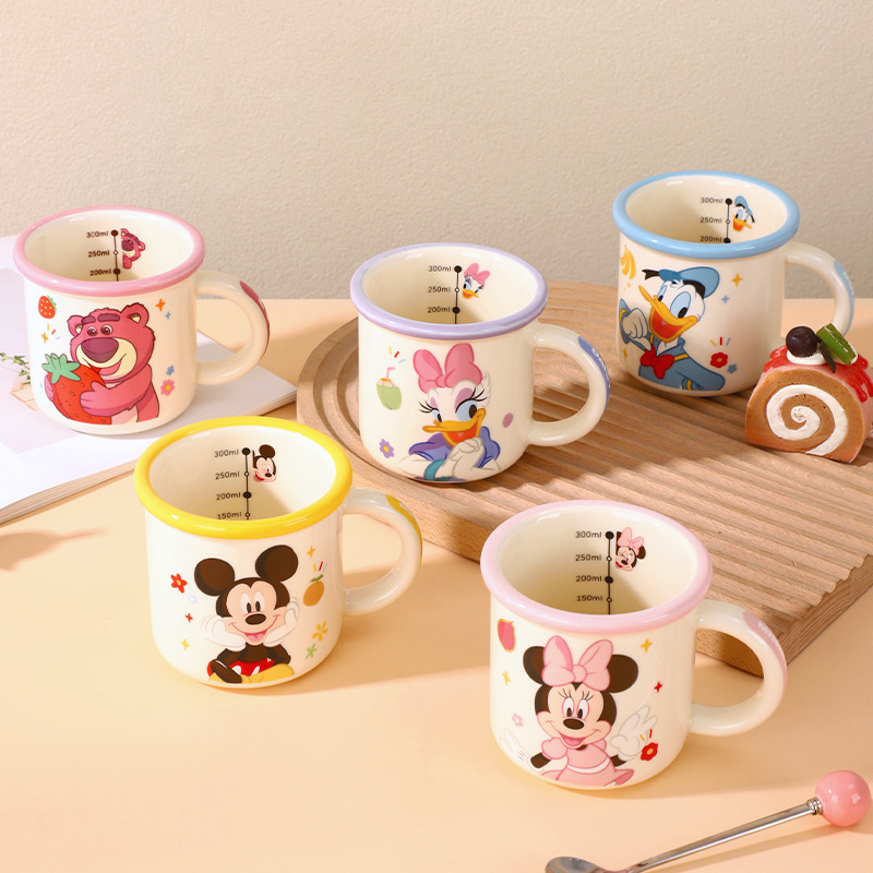 Taza de agua de cerámica linda para el hogar de Disney Taza de leche de desayuno para niños de alto valor con escala Taza de jardín de infantes