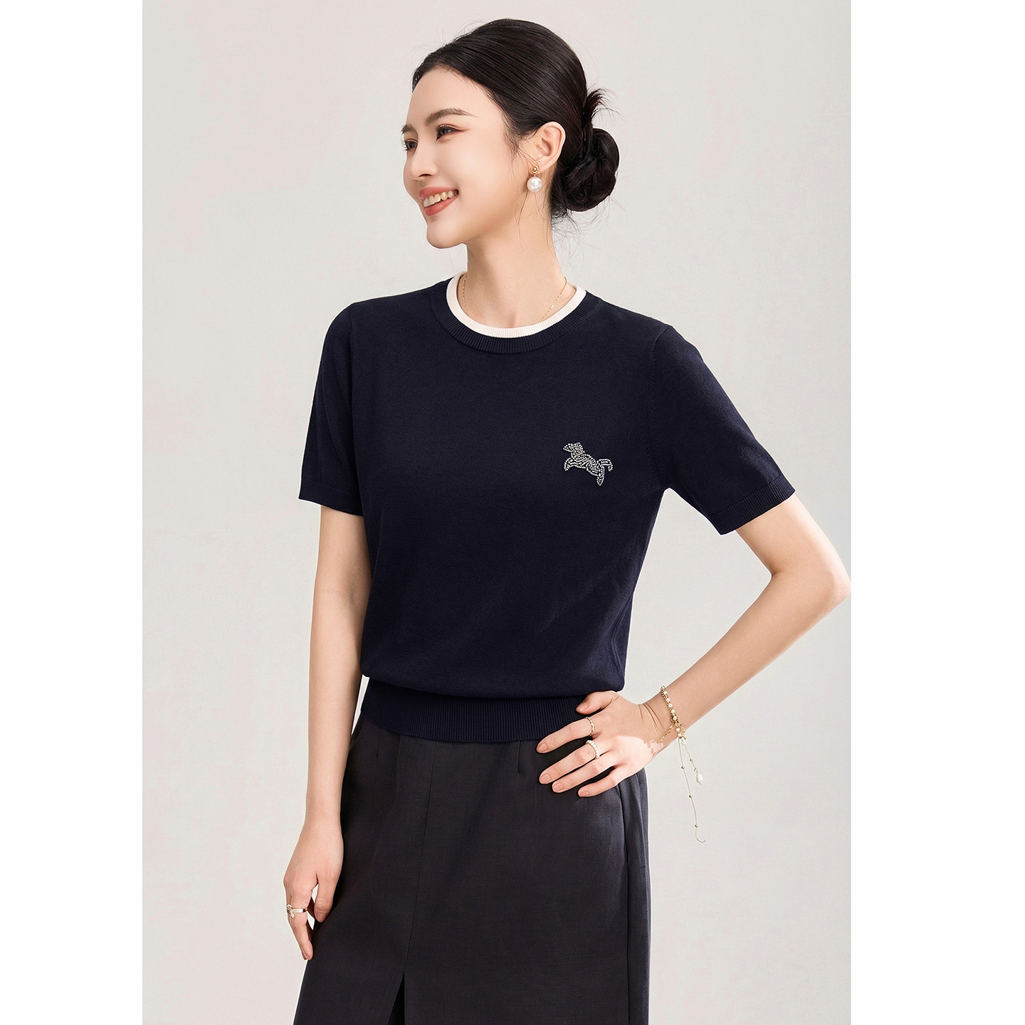 Áo thun dệt kim len merino giả hai lớp cổ tròn — màu xanh navy