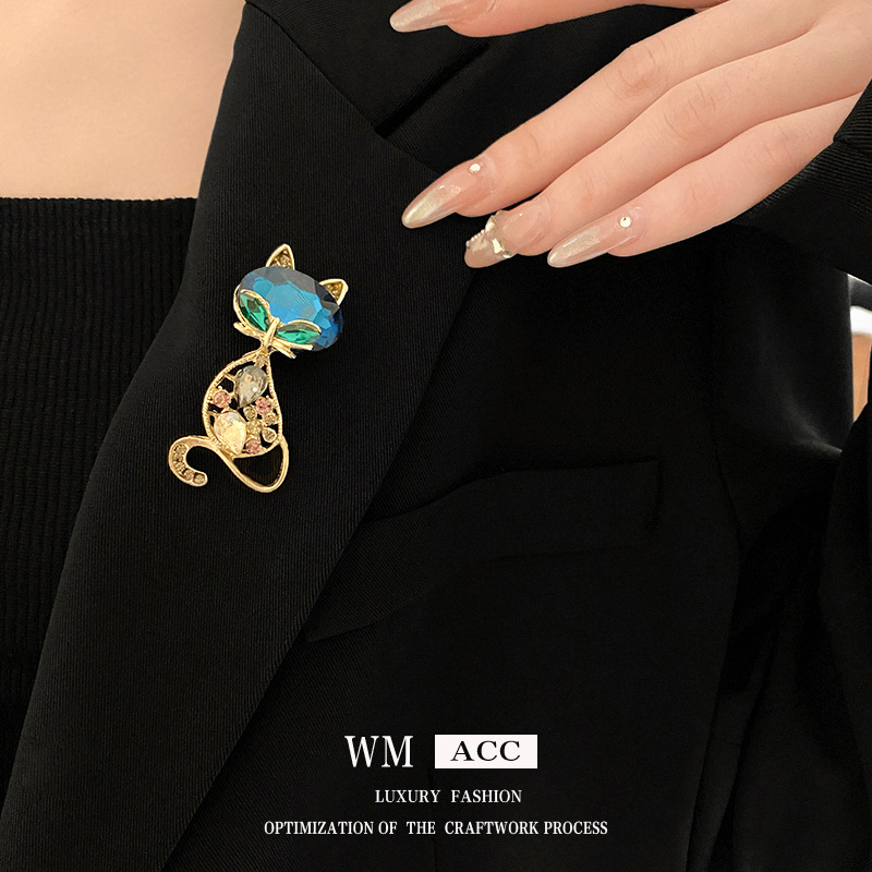 Corea del Sur diamante-incrustado hueco zorro broche elegante personalidad de la moda pin luz de lujo pendientes de alta calidad fábrica al por mayor