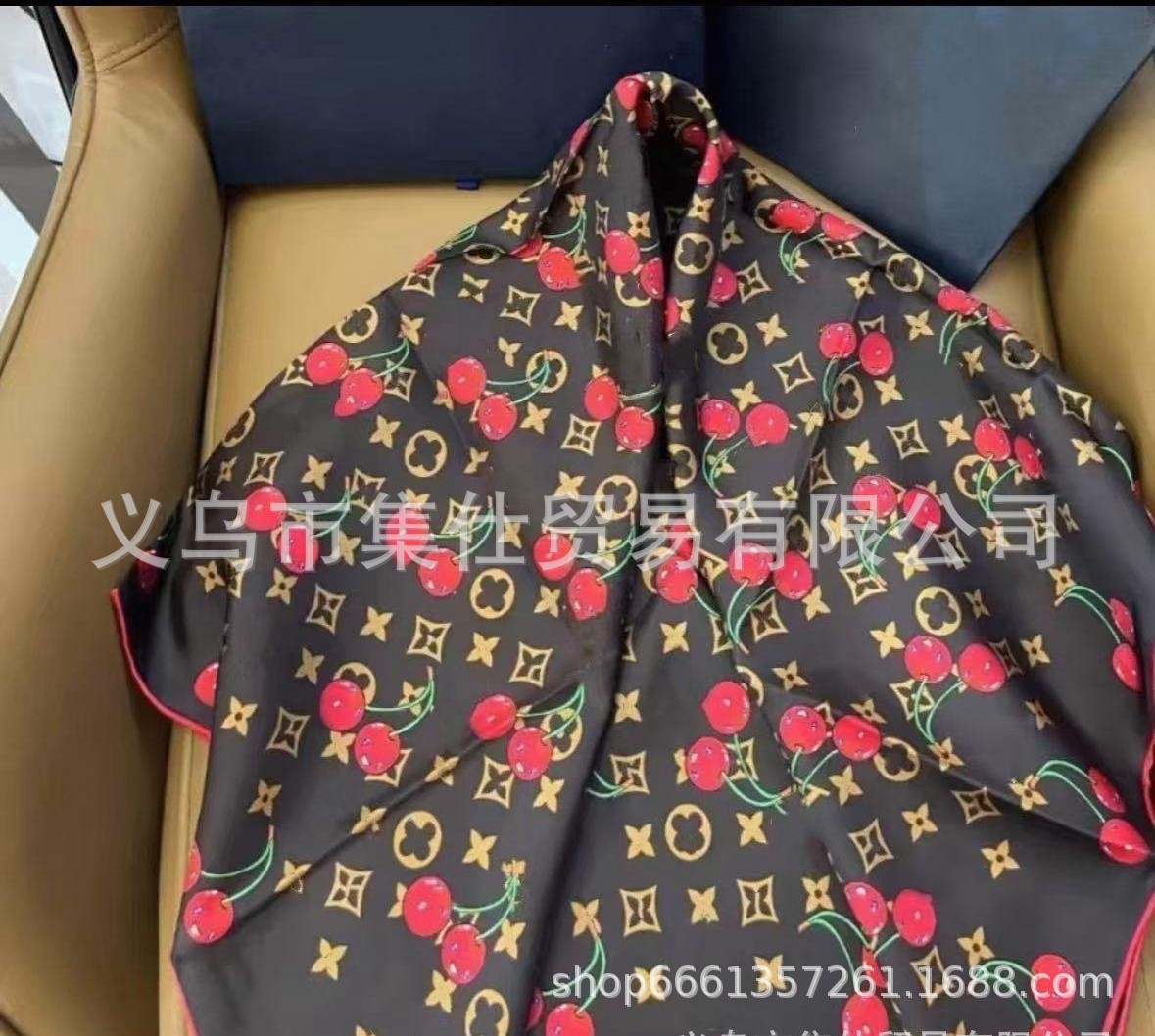 Bufandas de seda de moda europeas y americanas transfronterizas bufandas elegantes de alta calidad lujosas impresión de letras de seda impresión caliente en el extranjero