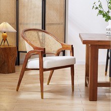 北欧复古餐椅实木藤编休闲椅咖啡厅餐厅软包扶手椅设计师单人藤椅