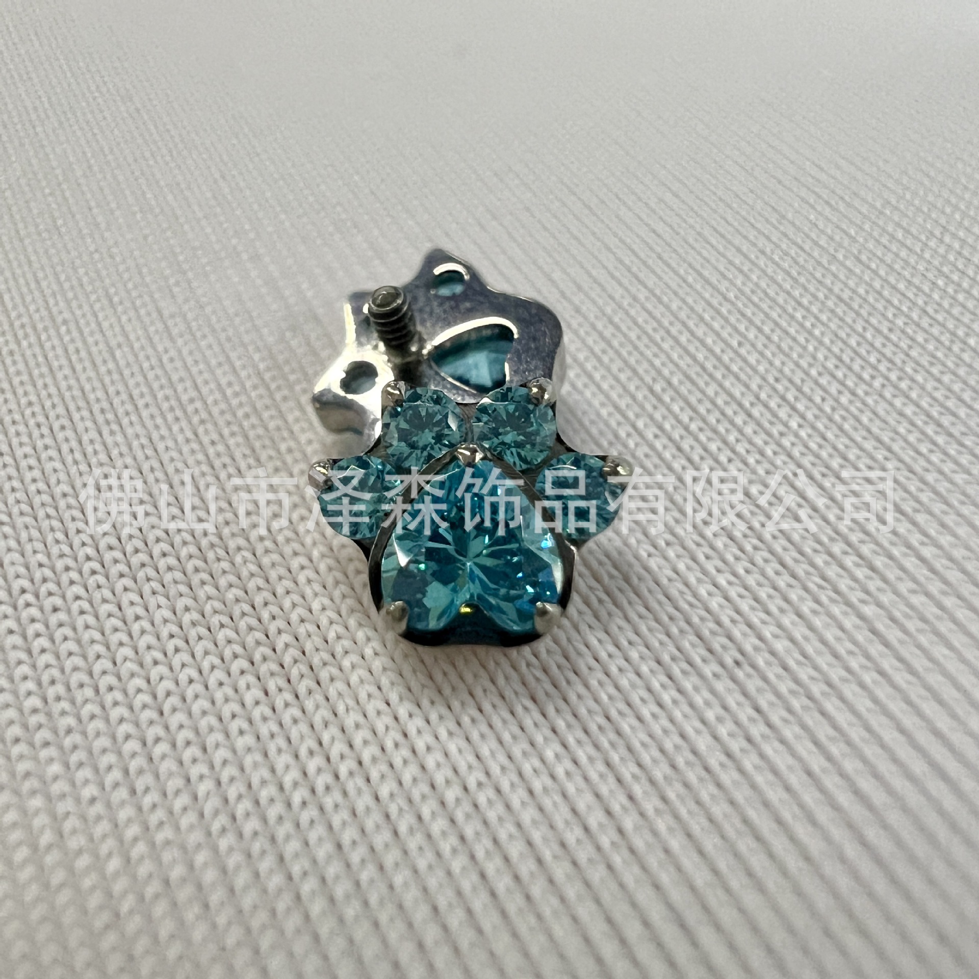 Silver pointed spike labret stud material detail