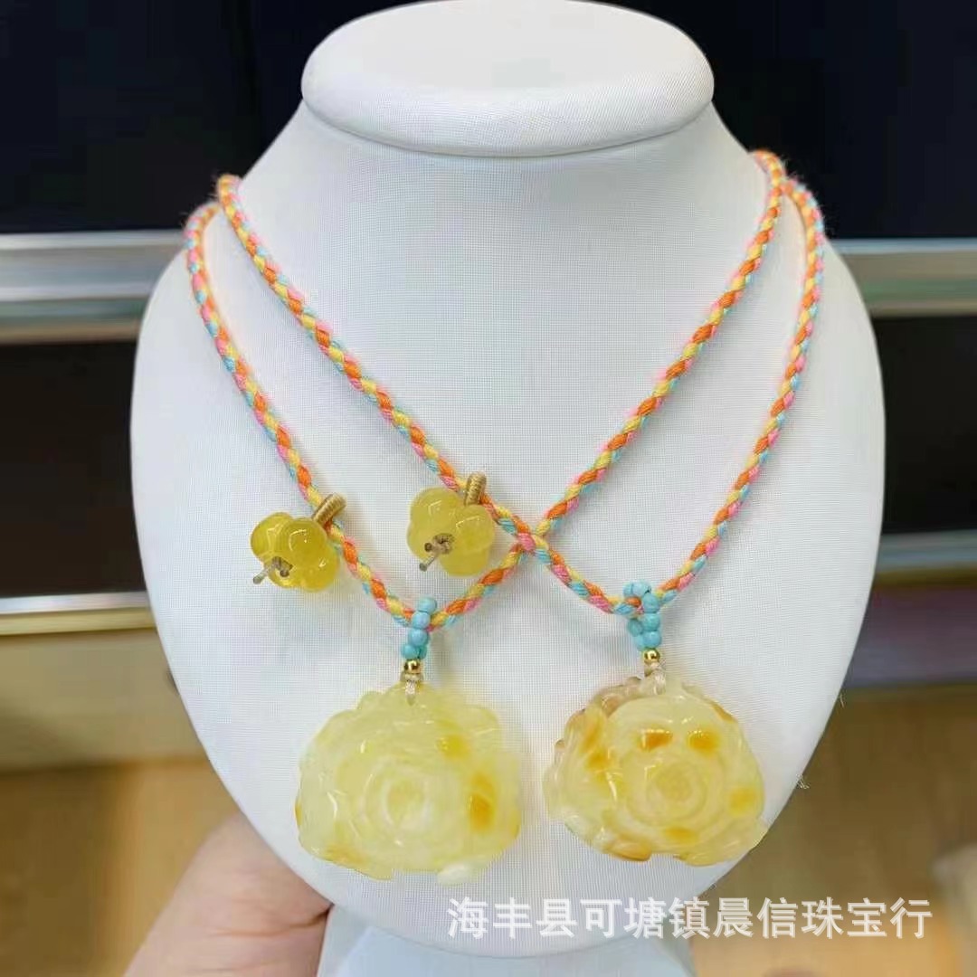 天然蜜蜡牡丹花吊坠项链搭配蜜蜡桂花手工编织绳形状饱满立体可爱
