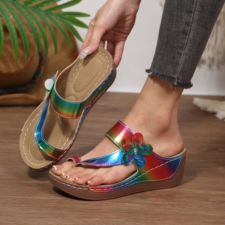European and American cross-border plus-size wedge sandals in stock, new summer style, slip-on floral design, lightweight, versatile outdoor sandals for women European and American cross-border plus-size wedge sandals in stock, new summer style, slip-on floral design, lightweight, versatile outdoor sandals for women
