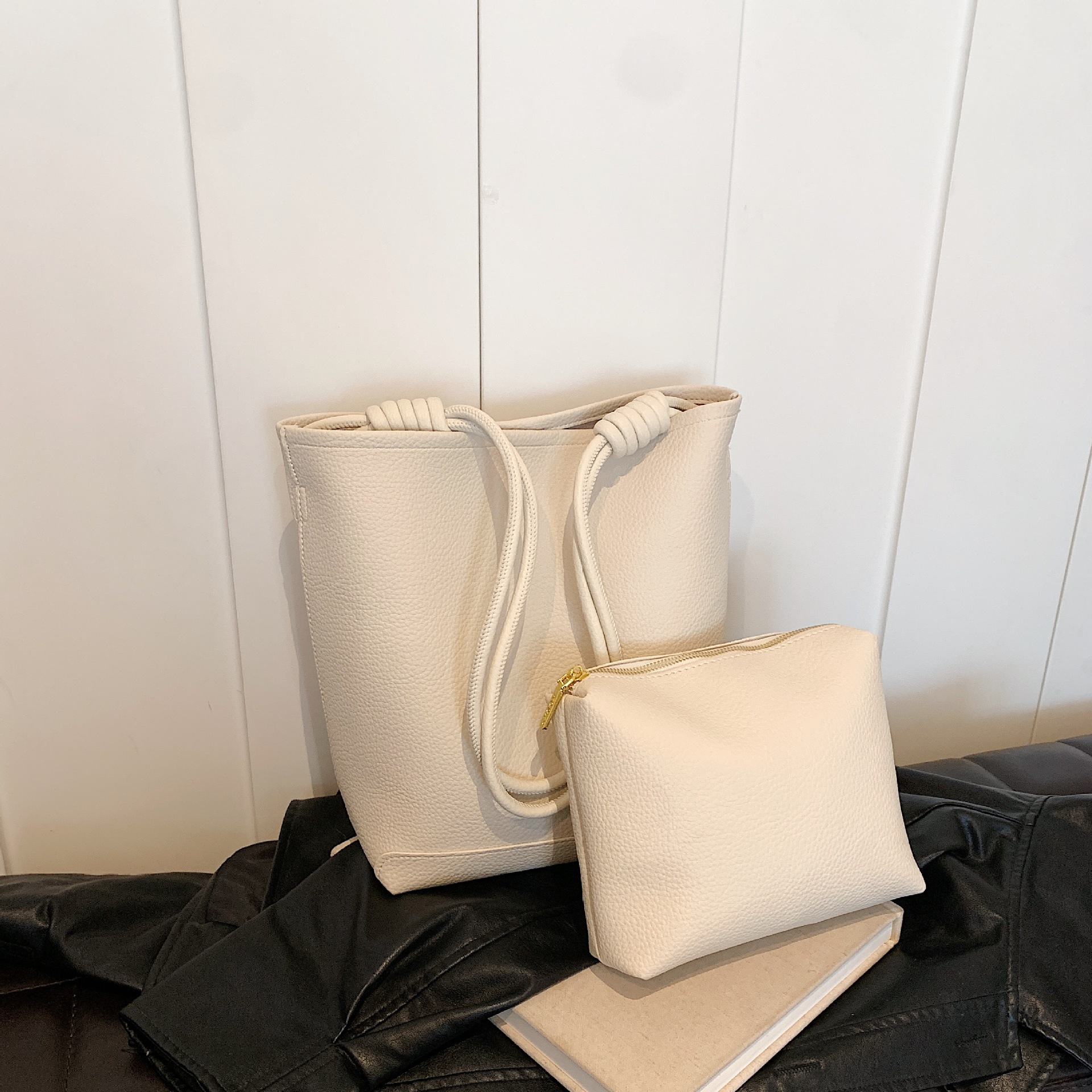 Einfache trendige große Kapazität Eimer 2024 neue Pendler Mutter und Kind modische Textur Frauen einzelne Schulter_voghion.com