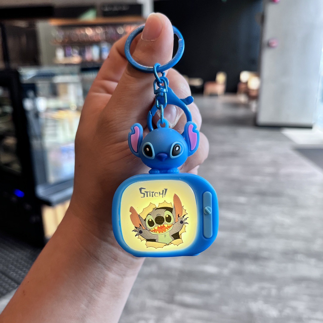 Dibujos animados anime Stitzi llavero estudiante mochila escolar colgante bolso colgante colgante máquina de garras evento pequeño regalo al por mayor