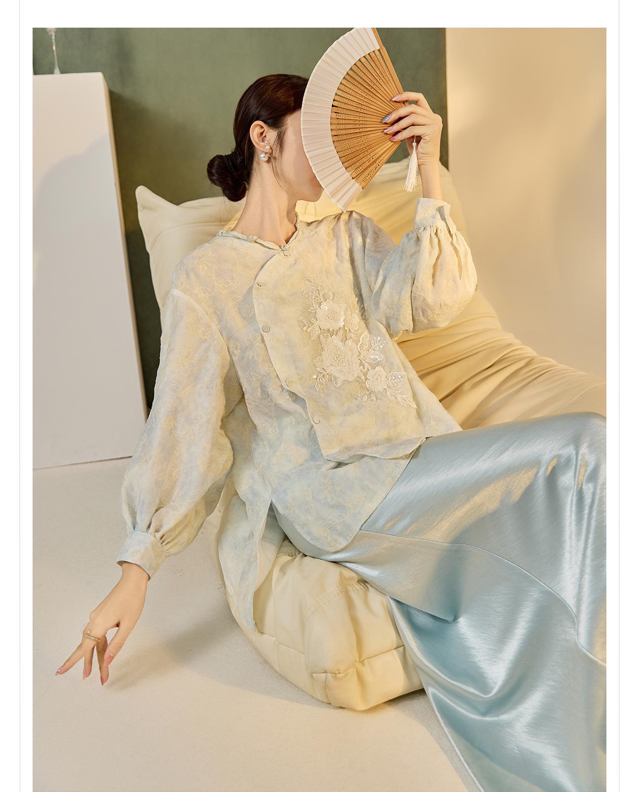 Áo sơ mi thêu phong cách retro đầu thu 2026, cổ chéo nghệ thuật, phong cách Tân Trung Hoa — màu xanh nhạt chi tiết 5