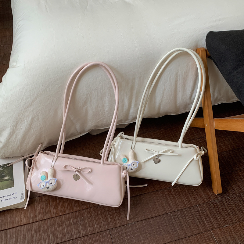 Bolsas de brazo coreanas de moda extranjera 2026 verano simple diaria dulce arco de hombro bolsas de moda