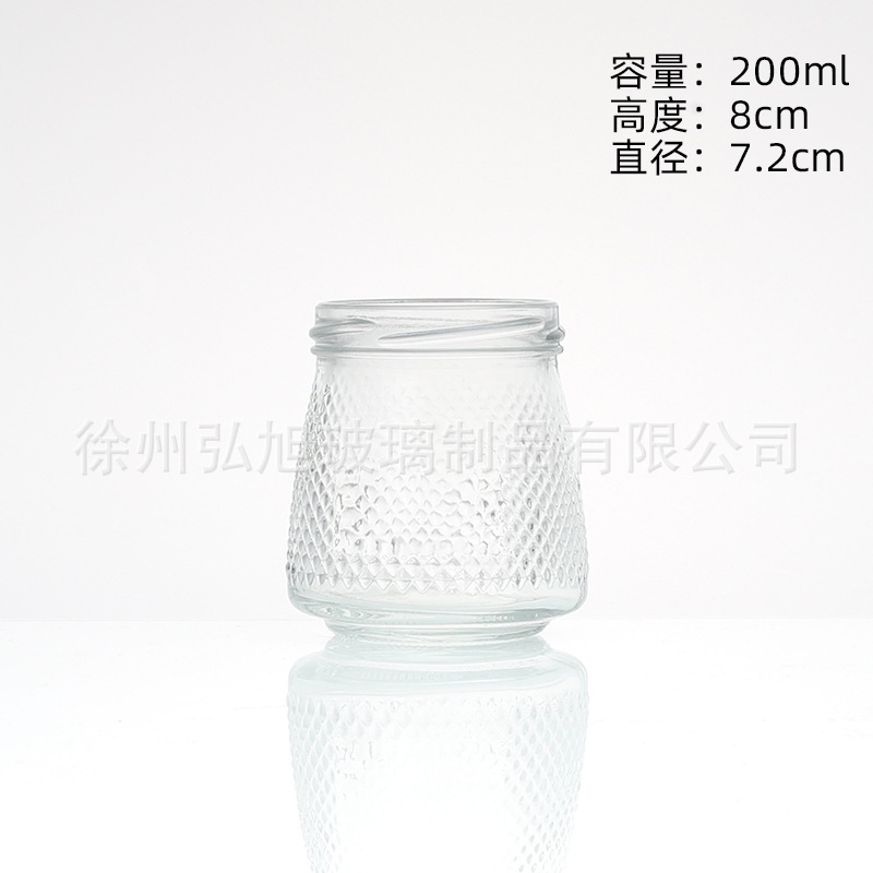 ツバメの巣はガラス瓶の密封瓶の金属蓋のガラスの缶の貯蔵瓶の蜂蜜の瓶を分けてお茶の飲み物のコップの空の瓶を入れます。|undefined