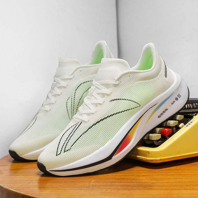 Verano al por mayor nuevos zapatos de maratón pareja transpirables zapatos de carrera antideslizantes zapatos deportivos casuales para hombres y mujeres