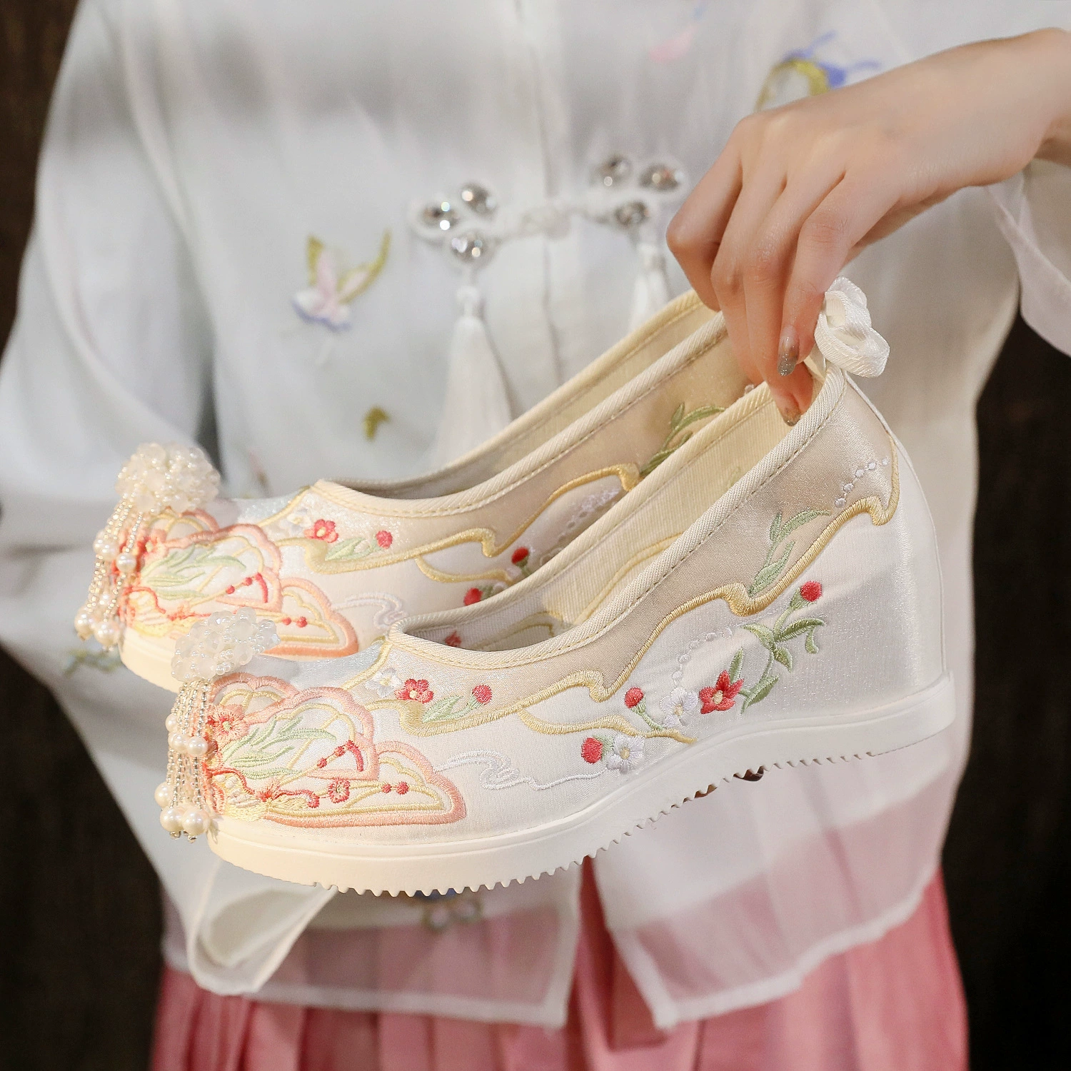 [Цветок Бабочки] 2024 Весна новая обувь ханьфу студентки древний стиль женский подходящий ханьфу внутренний Рост Увеличение древний стиль