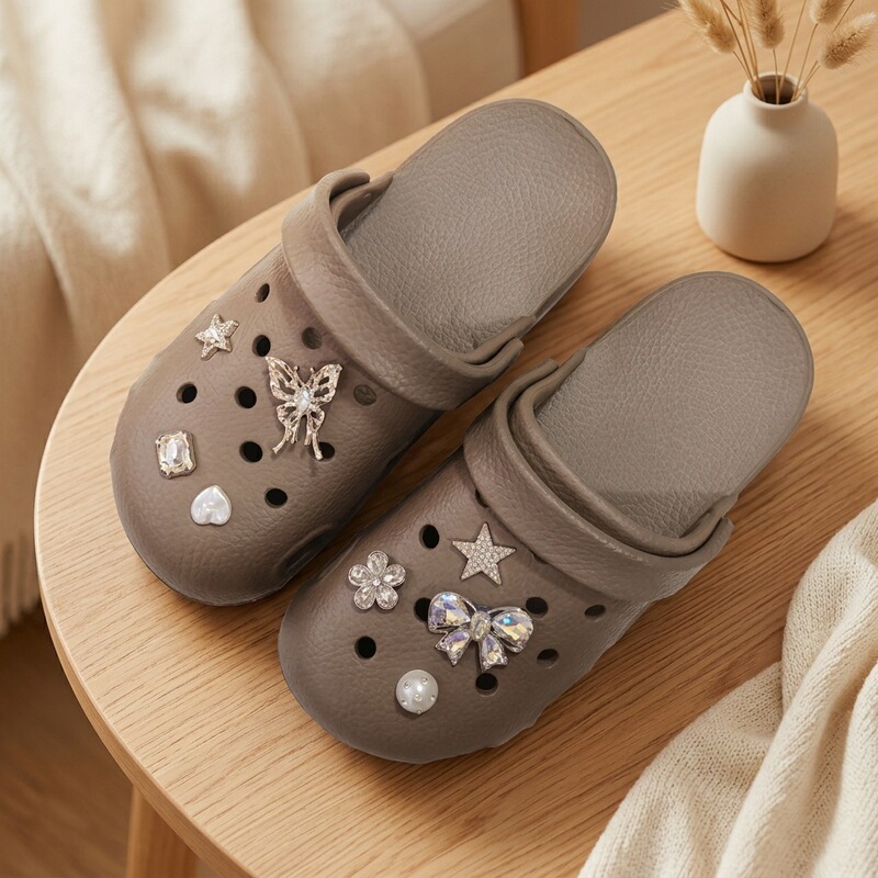 Women's new style outdoor clogs for home and indoor use, non-slip, comfortable and versatile, DIY summer sandals for couples