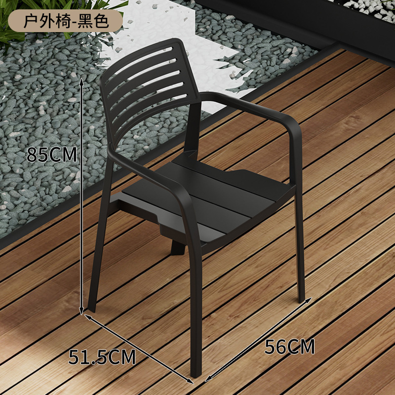 Silla de madera negra