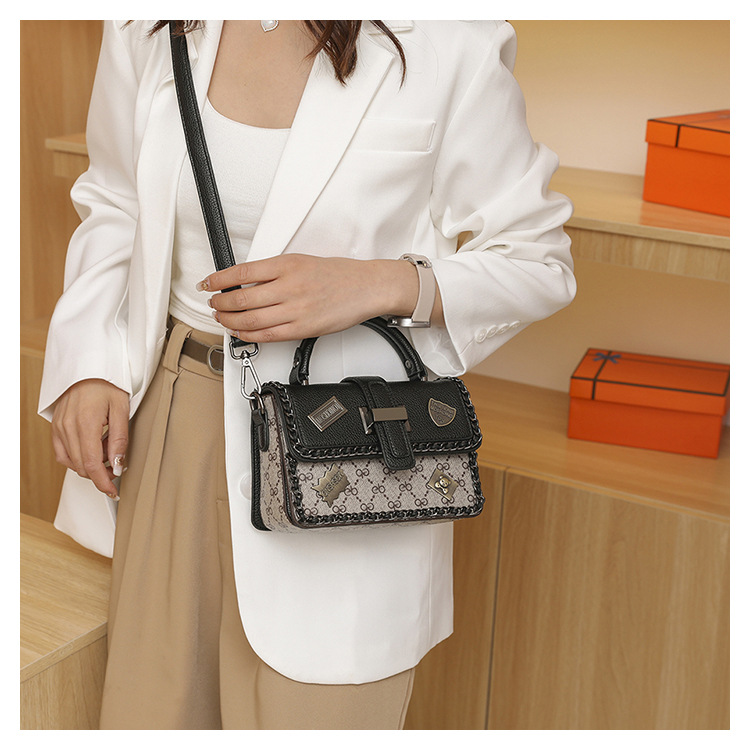 Borsa a tracolla vintage in pelle PU da donna, nuovo distintivo monogramma a contrasto di colore 2025, 2 tracolle regolabili, borsa a tracolla_voghion.com