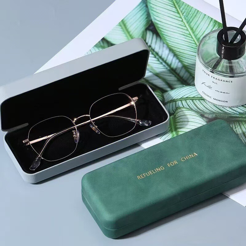 New Model in Stock from the Manufacturer, Stylish Glasses Case with a High-End Feel, Portable and Pressure-Resistant, Simple Storage for Sunglasses