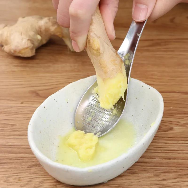 스테인레스 스틸 다기능 분쇄기 생강 분쇄기 와사비 약 분쇄기 스푼형 수동 마늘 크리머 주방 도구
