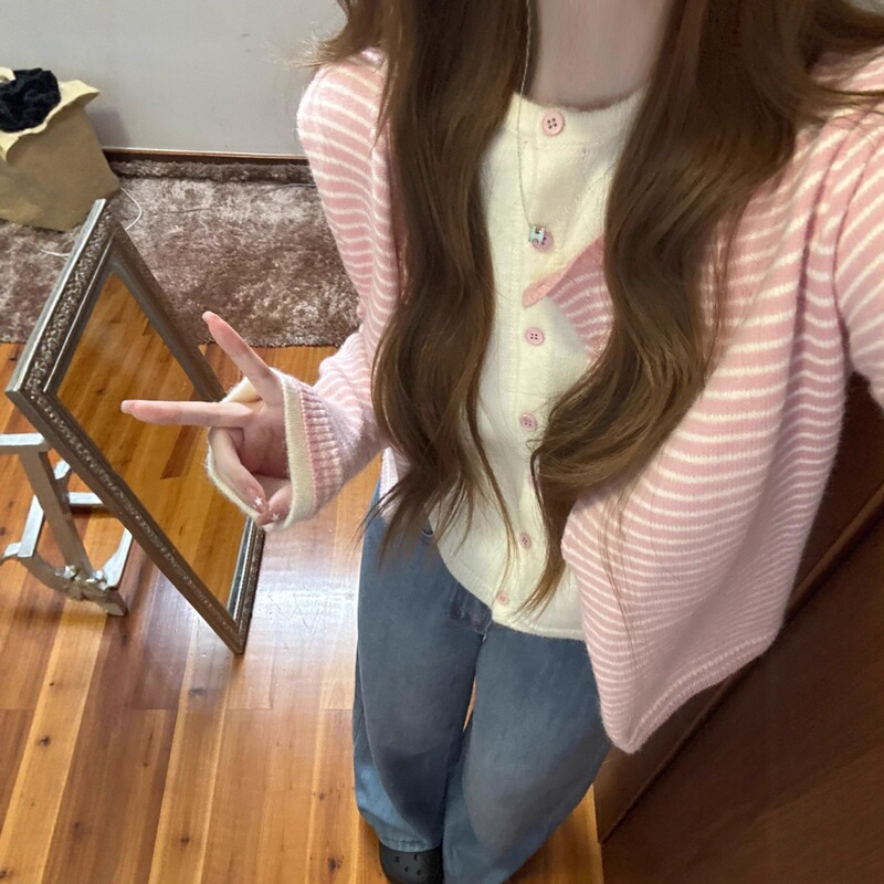 Korean-Style Pink Fake Two-Piece Short Knitted Cardigan for Women with Contrasting Stripes, Outerwear for Spring and Autumn 2026, Trendy Top